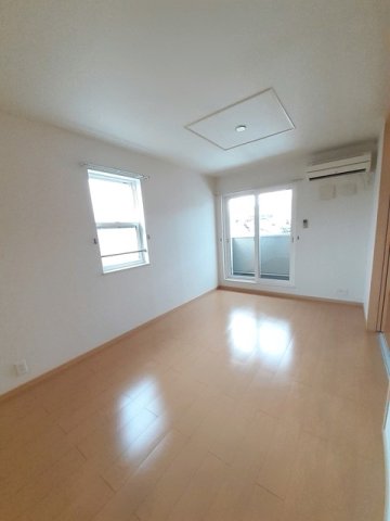 居室・リビング　こちらの居間で趣味の時間をお楽しみください