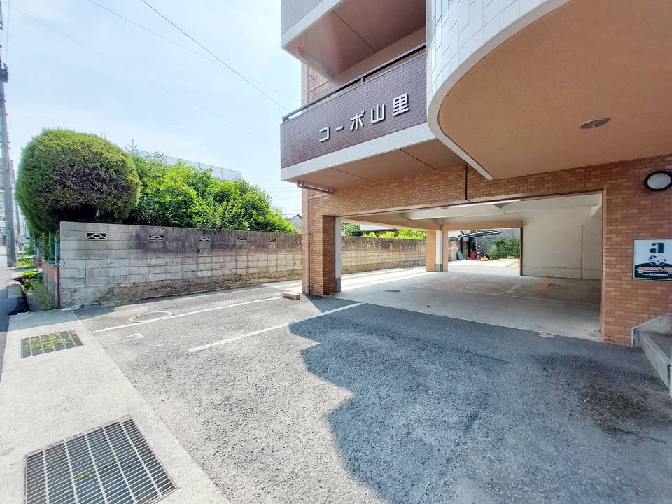 駐車場　駐車場