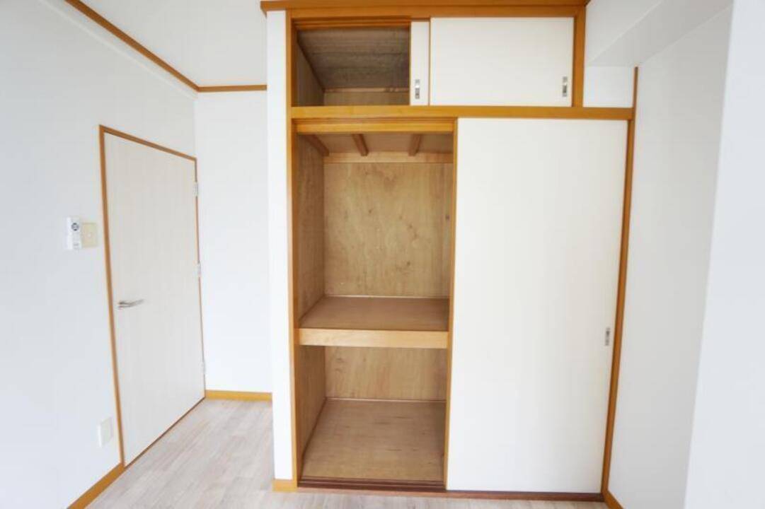 収納　押入れ