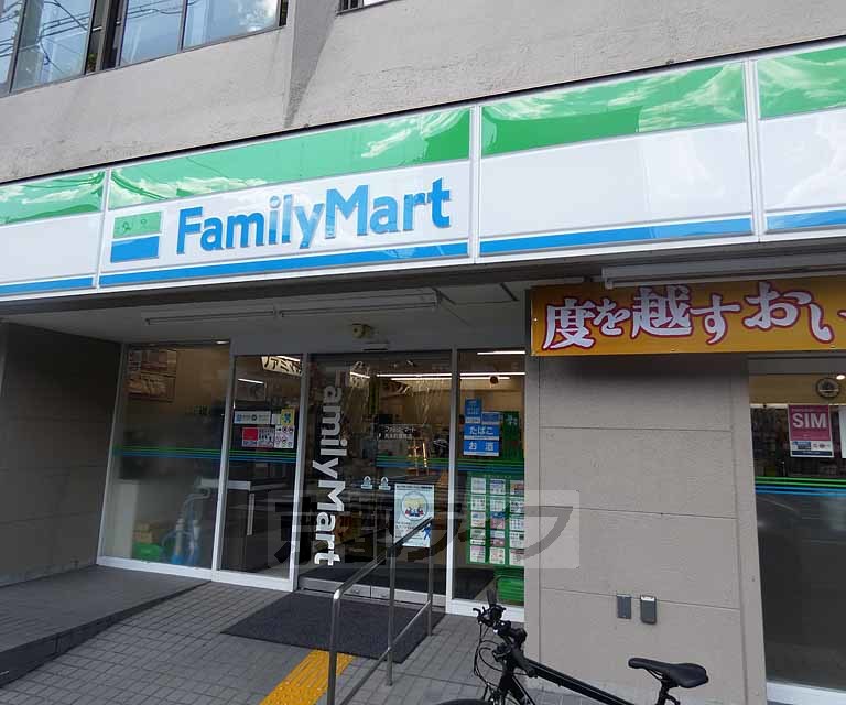コンビニ　ファミリーマート丸太町猪熊店（コンビニ）まで16m
