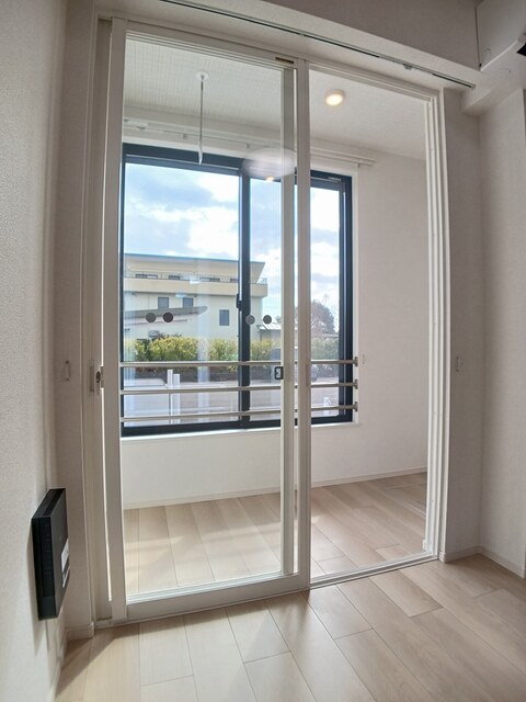 バルコニー　サンルームがあるので、お天気に左右されず洗濯が出来ます。