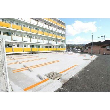 駐車場　駐車場に車を止められます