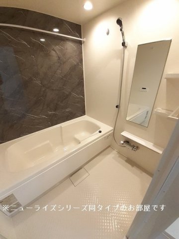 バス・シャワールーム　追い焚き・浴室乾燥機付きのお風呂です♪