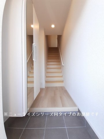 玄関　シューズボックス付きの玄関です♪