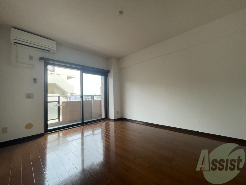 居室・リビング　日当たりも良く、広々としたお部屋でゆったり休めます。