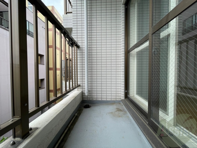 バルコニー　バルコニーです。洗濯物を干すもよし、一息つくもよしですね