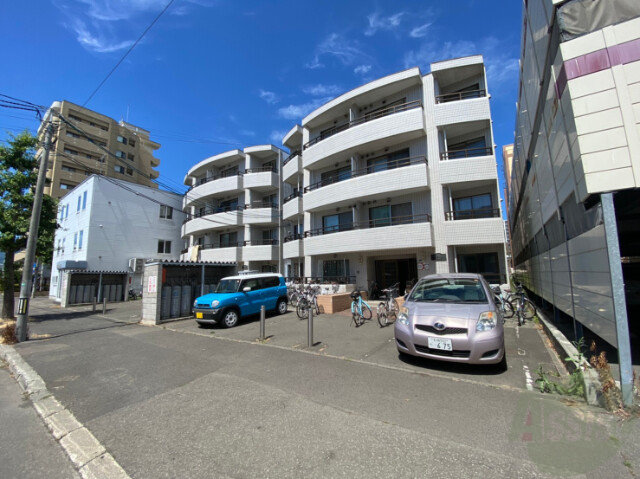 建物外観　札幌市北区北２１条西「ツインビルいとう２号館」