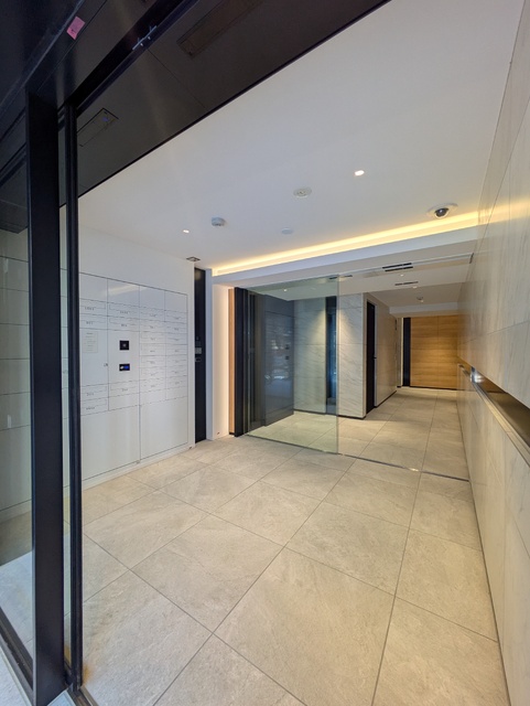 エントランス　オートロック付きエントランス　撮影日：２０２６年３月１１日