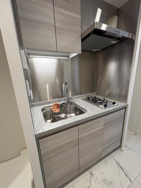 キッチン　キッチン天板には天然石を採用