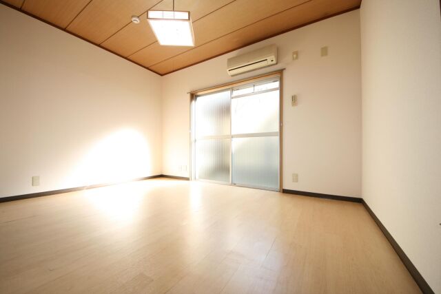 居室・リビング　※同タイプ部屋の写真です。