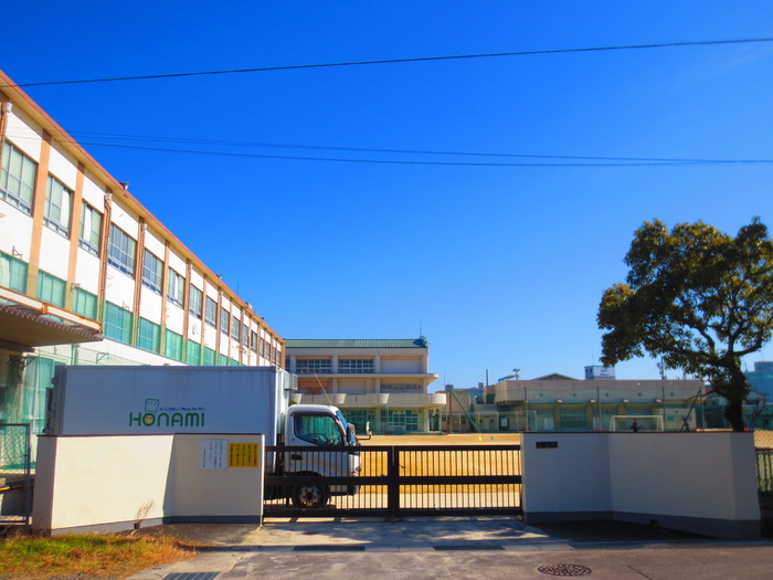 中学校　名古屋市立楠中学校（中学校）まで492m