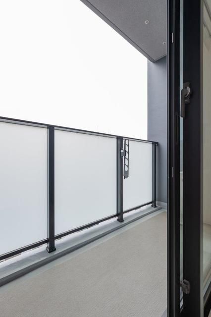 バルコニー　暖かな日差しのふりそそぐバルコニー