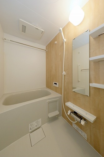 バス・シャワールーム　※写真は同タイプです。現況を優先します。