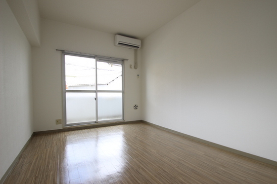 居室・リビング　※別部屋の写真です