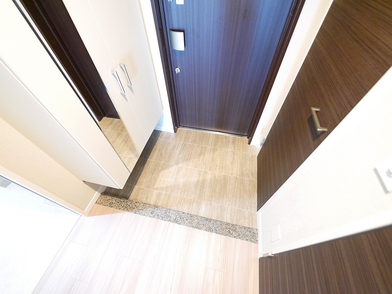 玄関　落ち着いた玄関です