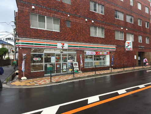 コンビニ　セブンイレブン 横浜金沢八景駅前店（コンビニ）まで903m