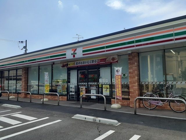 コンビニ　セブンイレブン様（コンビニ）まで800m