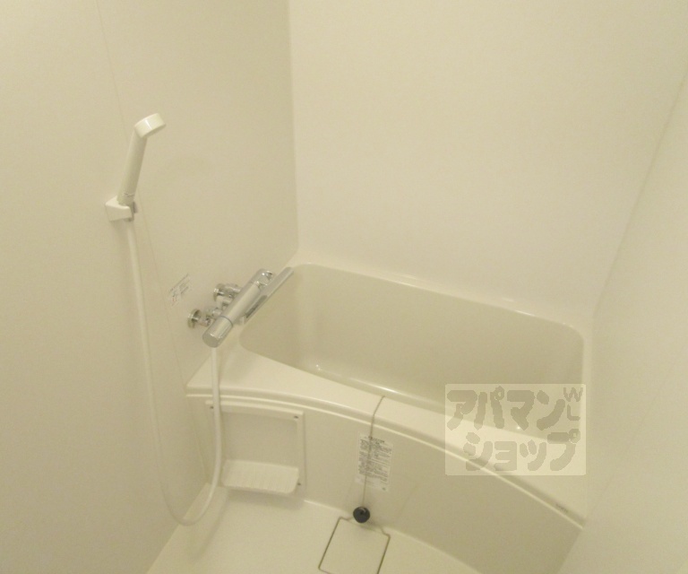 バス・シャワールーム　１０７号室の写真です。