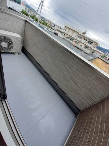 バルコニー　暖かな日差しのふりそそぐバルコニー