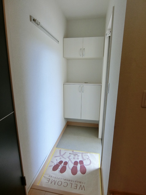 玄関　下駄箱付の玄関です♪