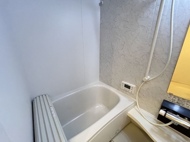 バス・シャワールーム　浴室乾燥機付きお風呂です。