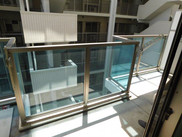 バルコニー　開放的で明るい空間を演出してくれるバルコニーです