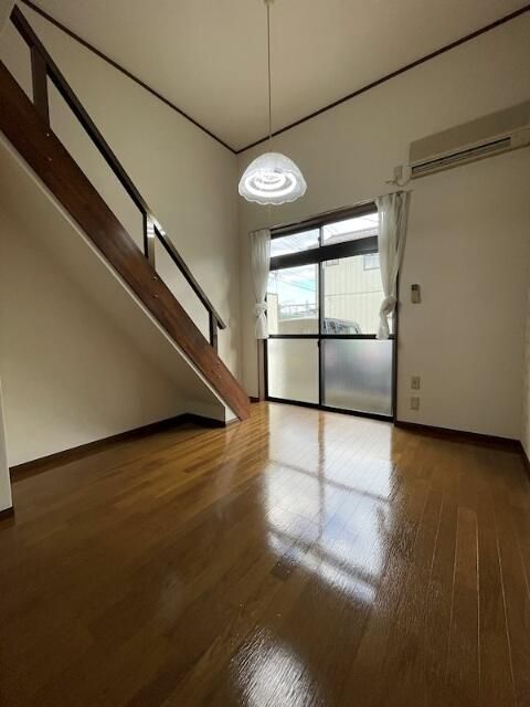 居室・リビング　こちらの居間で趣味の時間をお楽しみください