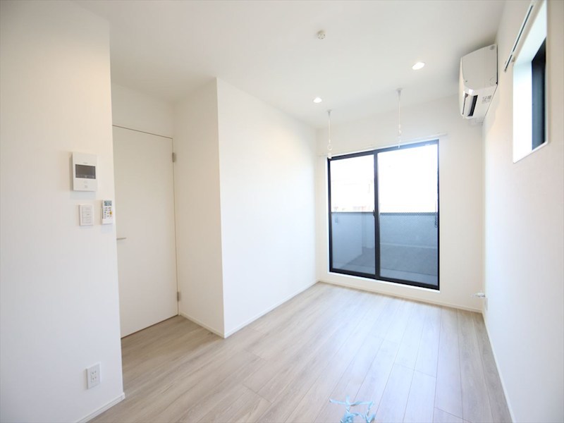 居室・リビング　洋室6.2帖　エアコン完備　バルコニー　同仕様写真