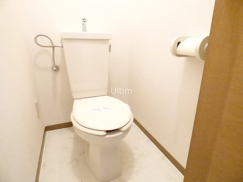 トイレ　違うお部屋の写真です。ご参考までに