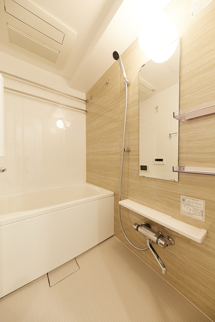 バス・シャワールーム　※写真は同タイプ住戸です。