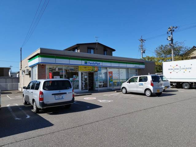 コンビニ　ファミリーマート野々市郷二丁目店（コンビニ）まで450m