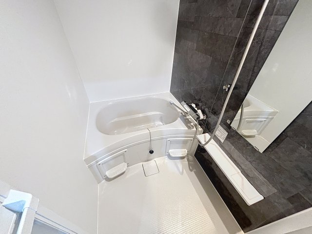 バス・シャワールーム　掲載写真につきましては、同型モデルを掲載しておりますため、実