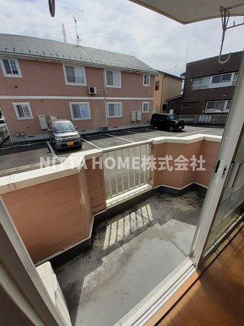 バルコニー　バルコニーから明るい日差しが差し込みます！