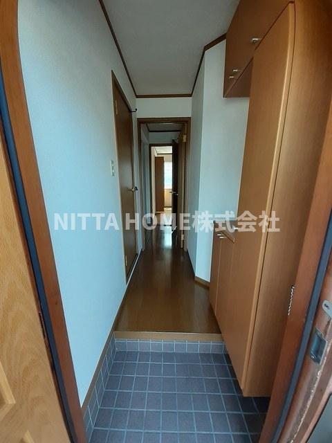 玄関　玄関にはシューズボックスを設置◎