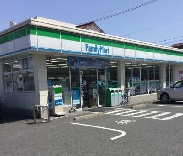 コンビニ　ファミリーマート（コンビニ）まで150m