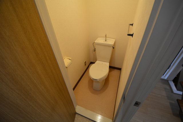 トイレ　バストイレ別です☆