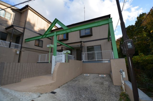 建物外観　駐車スペース２台あり♪