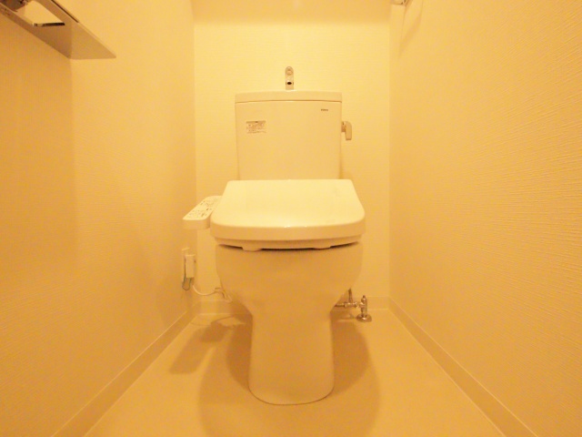 トイレ　※別室の参考写真の為、現況優先です。