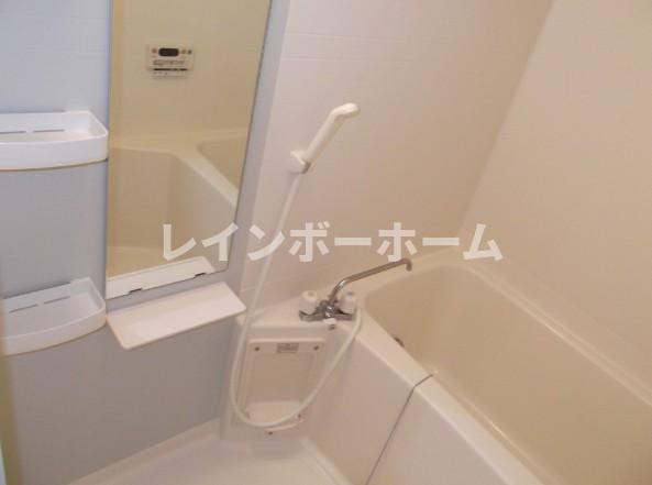 バス・シャワールーム　コンパクトで使いやすいお風呂です