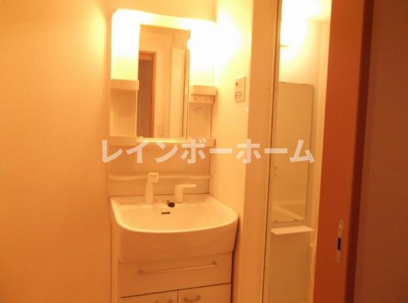 洗面設備　独立洗面台です