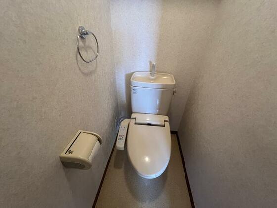 トイレ　退去前のため、同タイプ別部屋の写真です