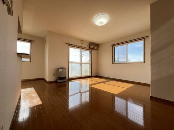 居室・リビング　退去前のため、同タイプ別部屋の写真です