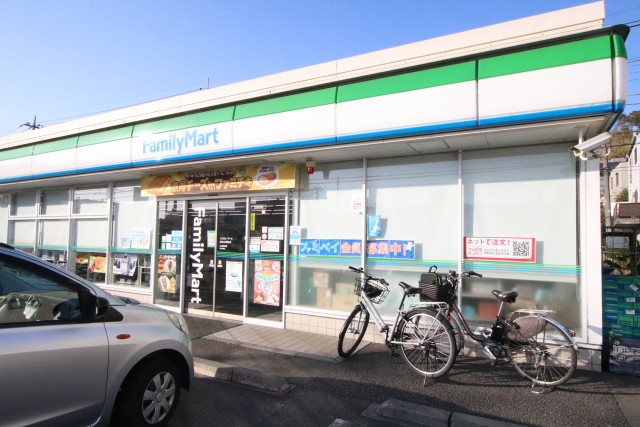 コンビニ　ファミリーマート　町田大蔵町店（コンビニ）まで850m