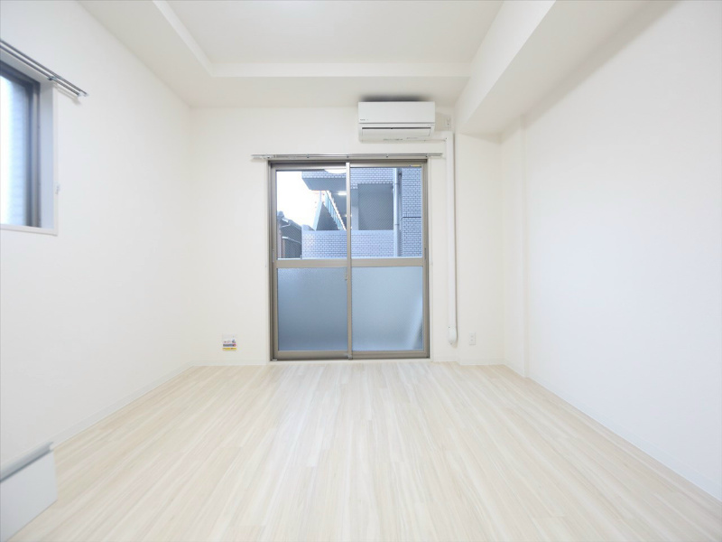 バルコニー　洋室9.4帖　バルコニー　エアコン完備