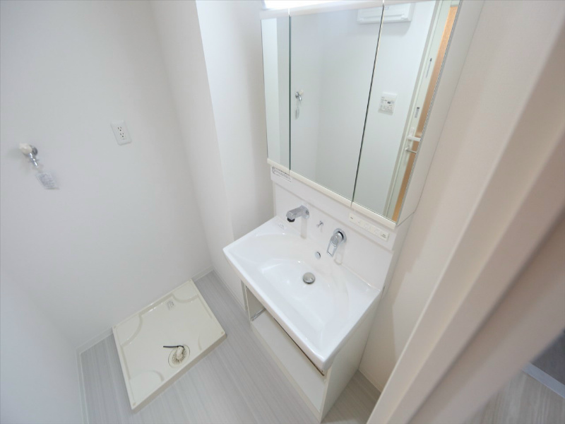 洗面設備　脱衣所　独立洗面台付（シャンプードレッサー）