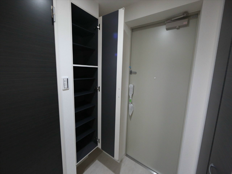 玄関　玄関　シューズボックス