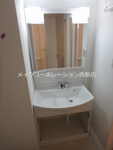 洗面設備　※工事中の写真