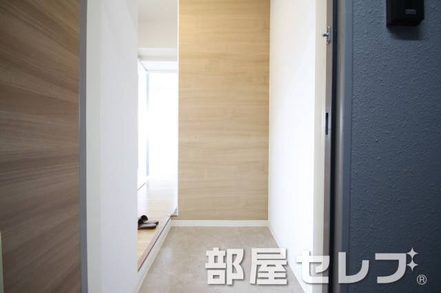 玄関　玄関口。