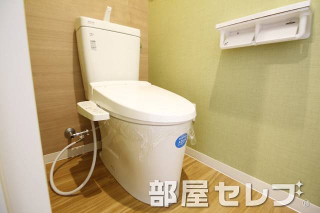 トイレ　温水洗浄便座。