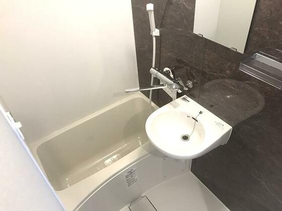 バス・シャワールーム　※別部屋参考写真